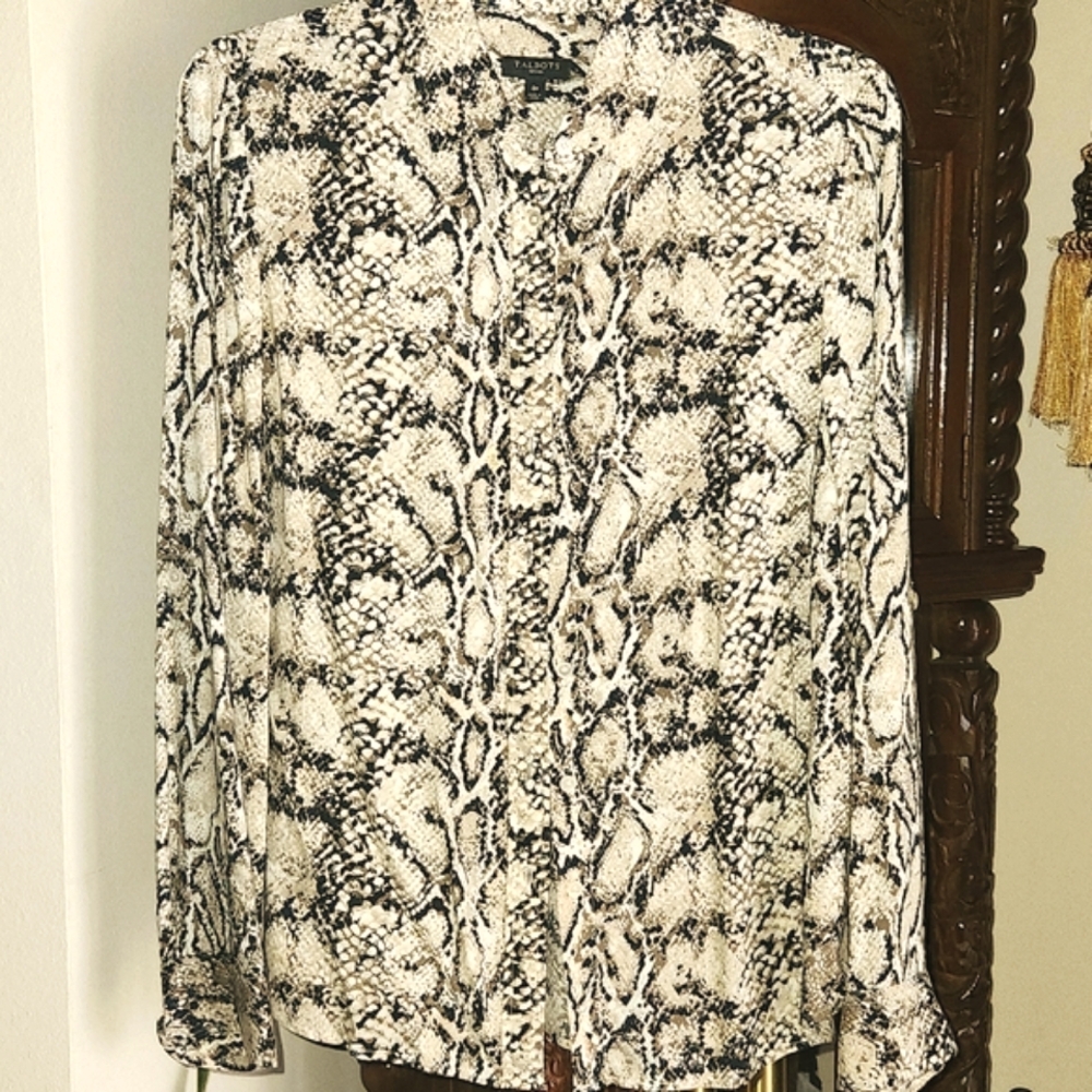 Talbots, Women's Reptile Print, button down, Tab Long Sleeves Shirt, Sz 8P - Picture 1 of 7